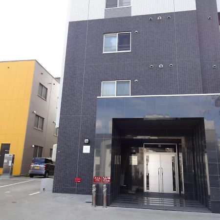 ようこそ札幌へ! 大通公園まで地下鉄10分 定員6名 Firetv完備 1階はセコマ Apartment Luaran gambar