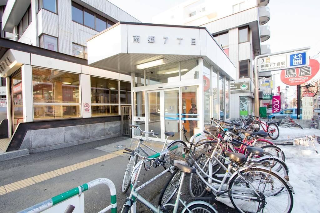 ようこそ札幌へ! 大通公園まで地下鉄10分 定員6名 Firetv完備 1階はセコマ Apartment Luaran gambar