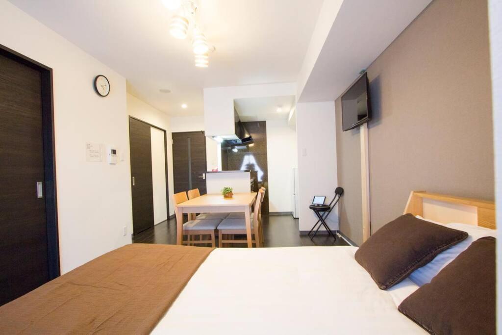 ようこそ札幌へ! 大通公園まで地下鉄10分 定員6名 Firetv完備 1階はセコマ Apartment Luaran gambar