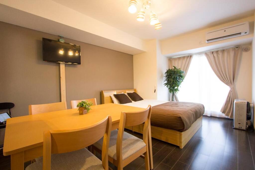 ようこそ札幌へ! 大通公園まで地下鉄10分 定員6名 Firetv完備 1階はセコマ Apartment Luaran gambar