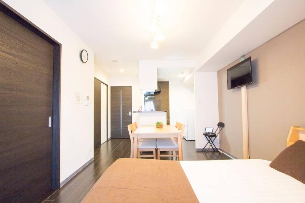 ようこそ札幌へ! 大通公園まで地下鉄10分 定員6名 Firetv完備 1階はセコマ Apartment Luaran gambar