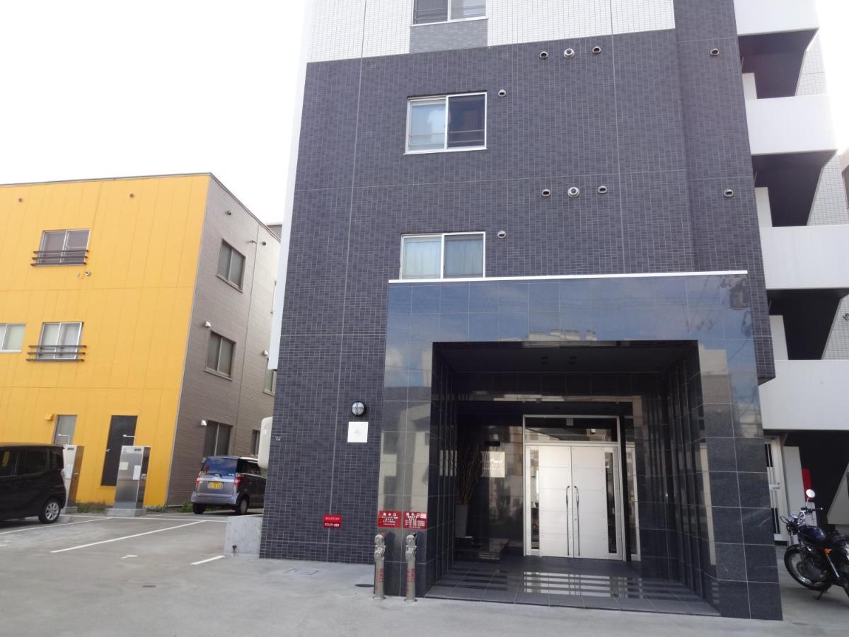 ようこそ札幌へ! 大通公園まで地下鉄10分 定員6名 Firetv完備 1階はセコマ Apartment Luaran gambar